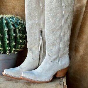 Ariat Laramie Stretch Fit Snip Toe Boot [Oyster Suede]